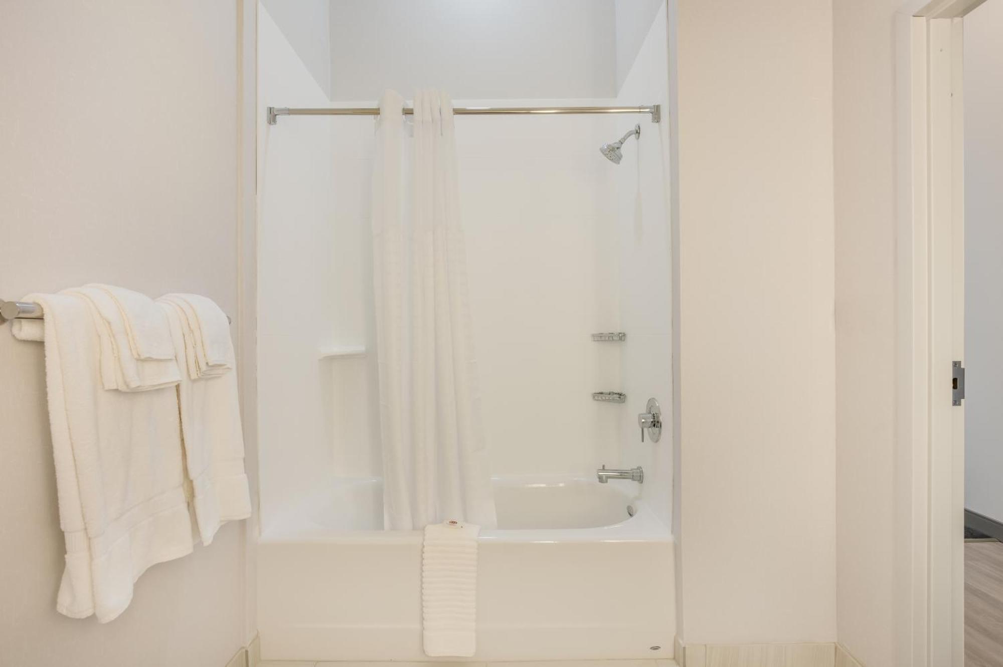 Comfort Inn & Suites Гейлорд Экстерьер фото