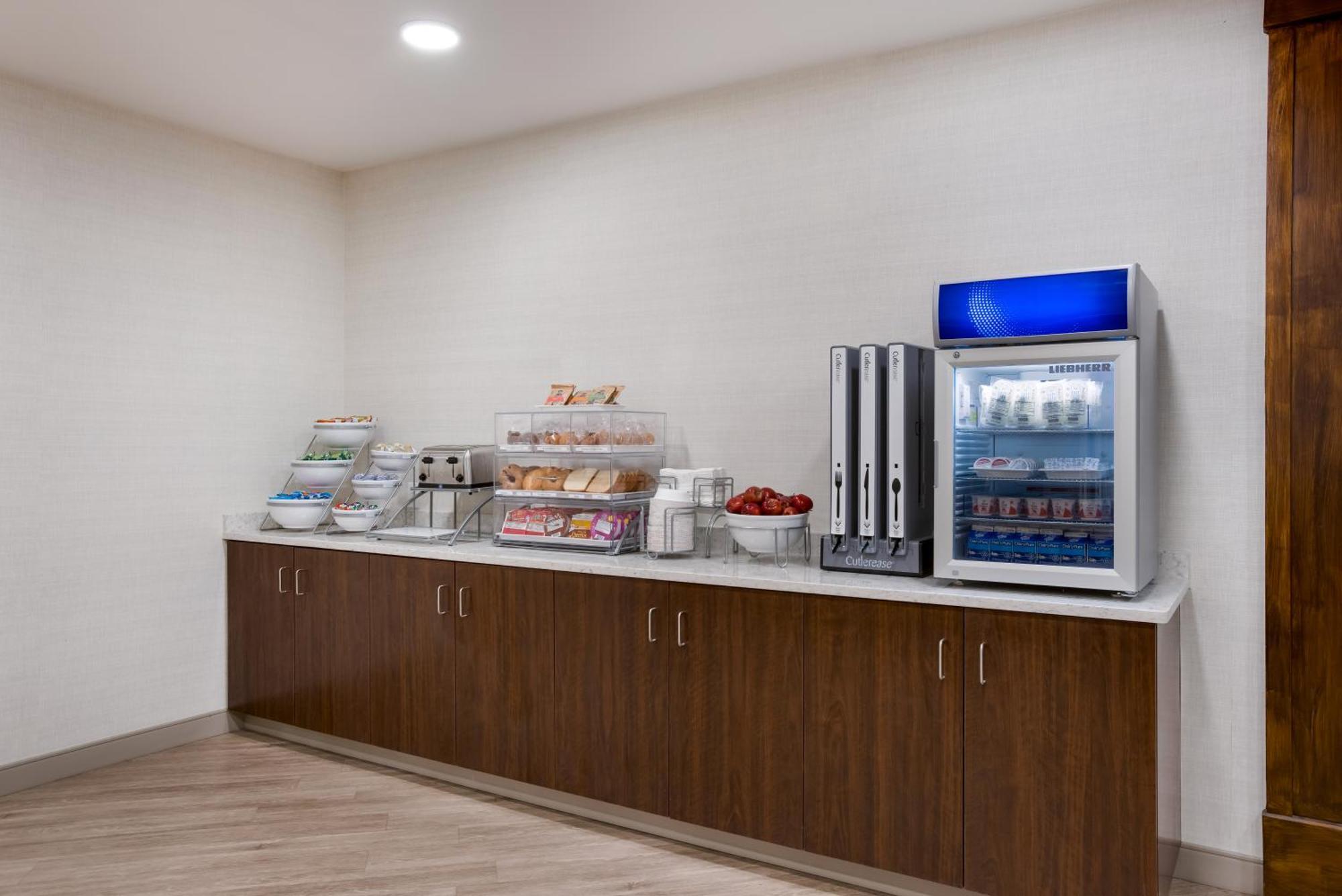 Comfort Inn & Suites Гейлорд Экстерьер фото